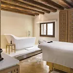 Aman Hotel