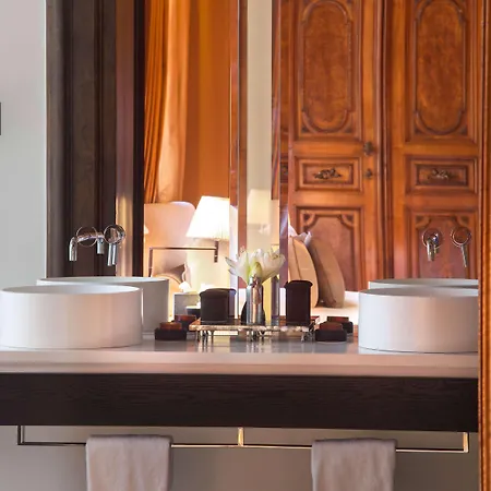 Aman Hotel 5*